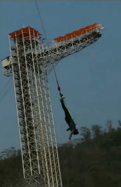 bungee jumping 109 mtr  water based 